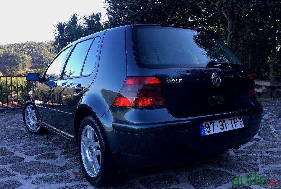 2002' Volkswagen Golf Highline photo #2