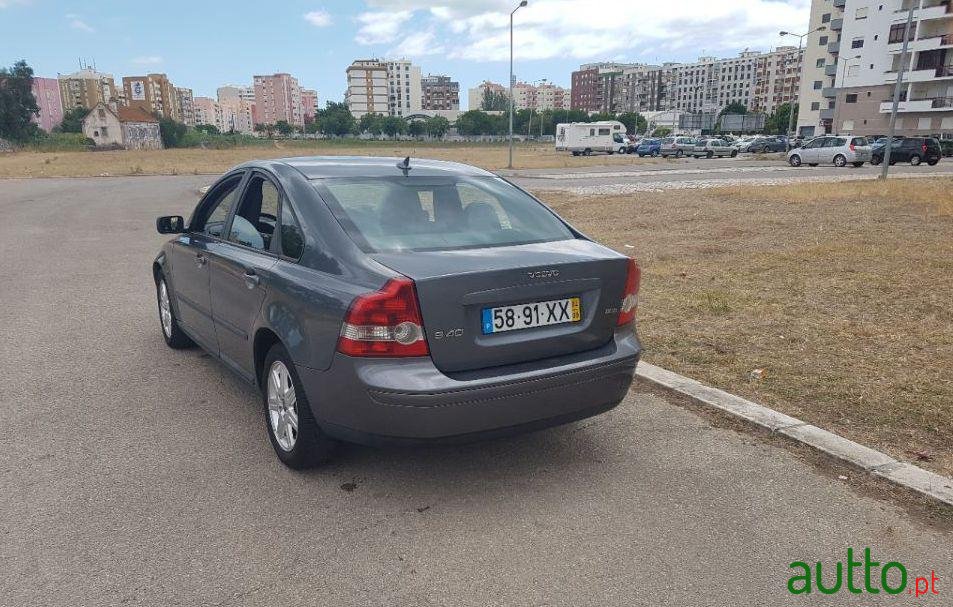 2004' Volvo V40 photo #1