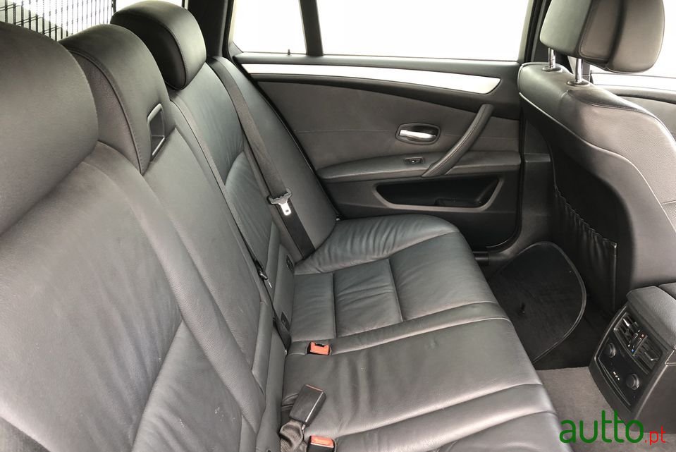 2008' BMW 520 photo #4