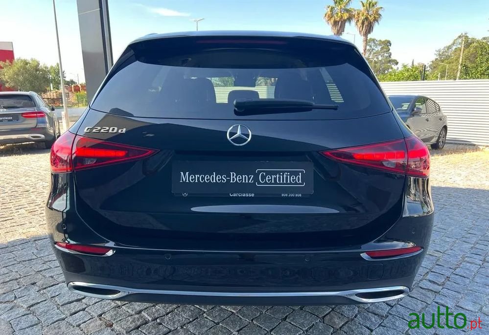 2022' Mercedes-Benz Classe C D Avantgarde photo #5