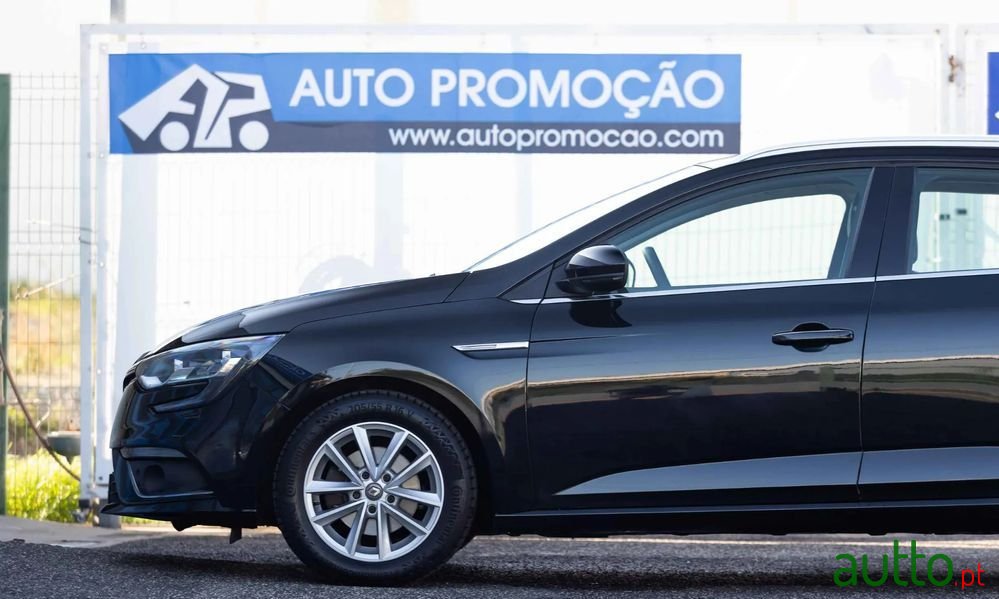 2016' Renault Megane Sport Tourer photo #3