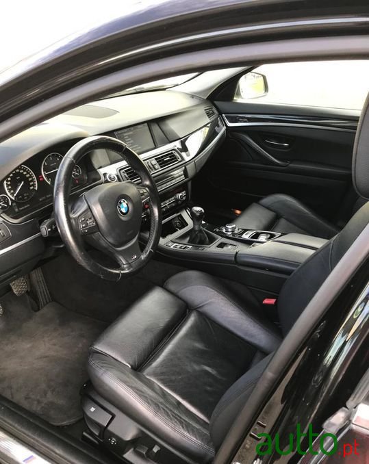 2011' BMW 525 photo #1