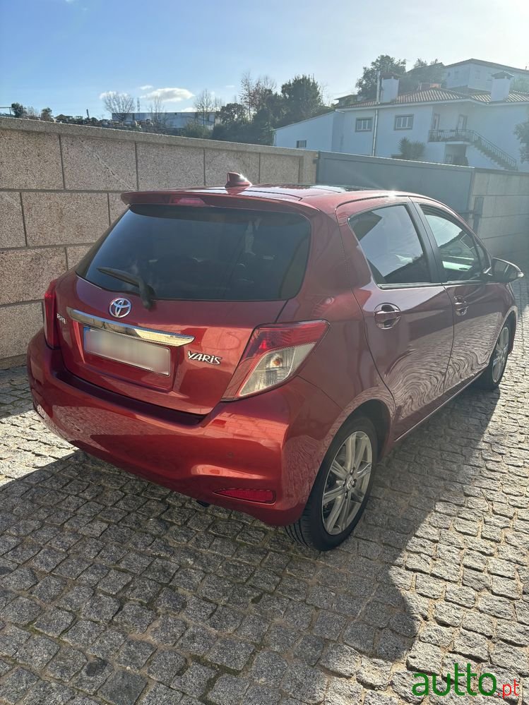 2013' Toyota Yaris photo #3