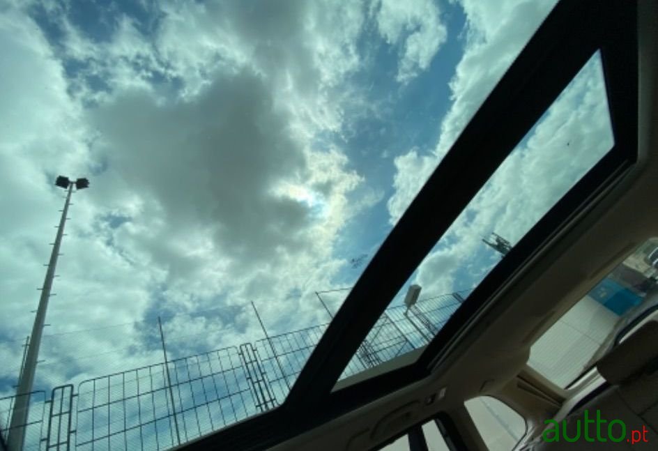 2013' BMW 520 520 D Touring photo #2