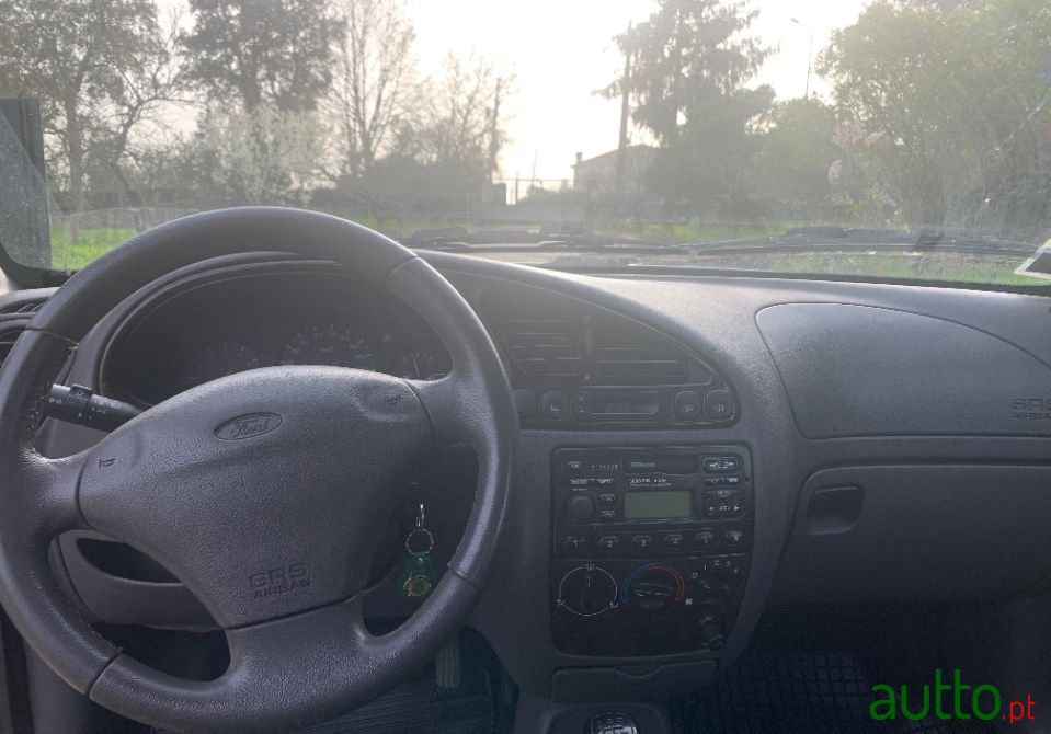 2000' Ford Fiesta photo #4