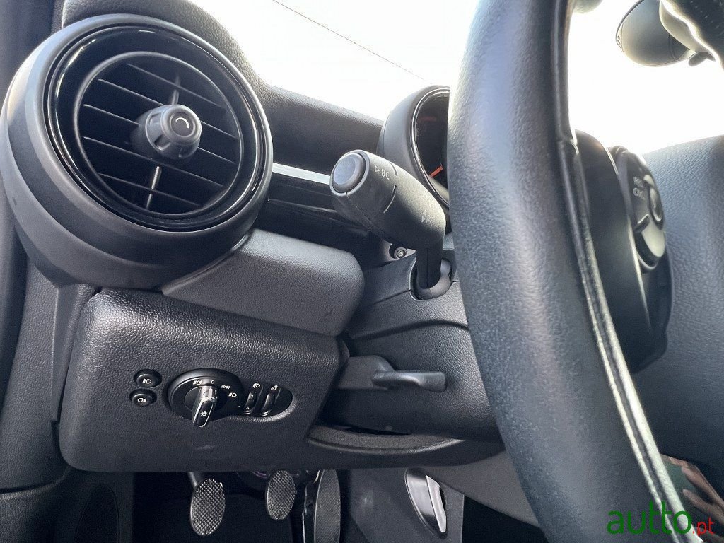 2019' MINI Cabrio photo #5