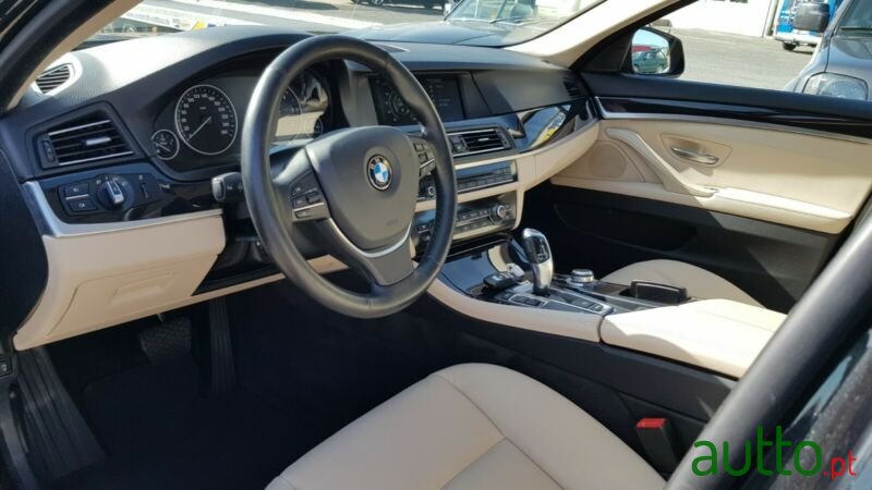 2013' BMW 530 photo #5