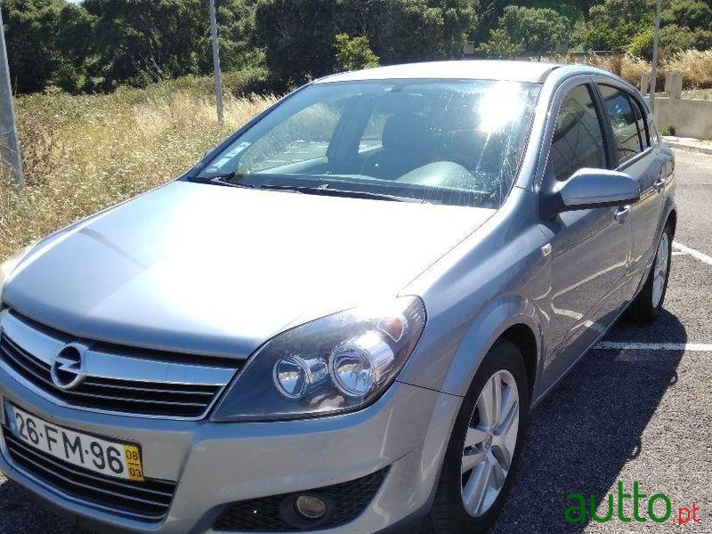 2008' Opel Astra photo #4