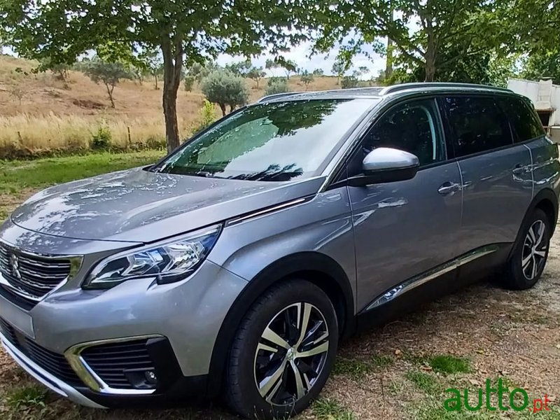 2019' Peugeot 5008 photo #2
