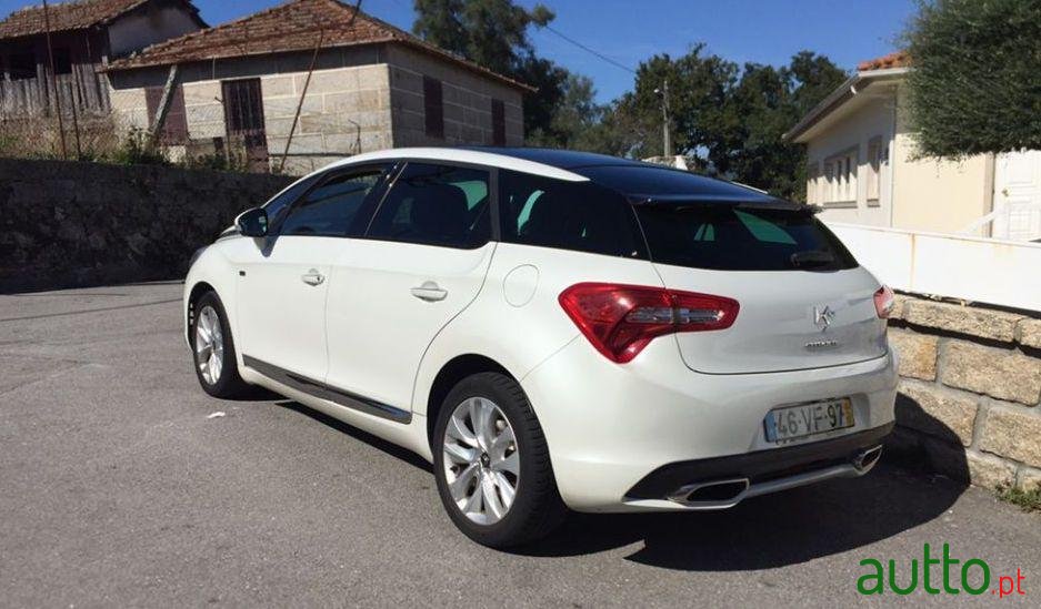 2013' Citroen DS5 Sport Chic photo #1