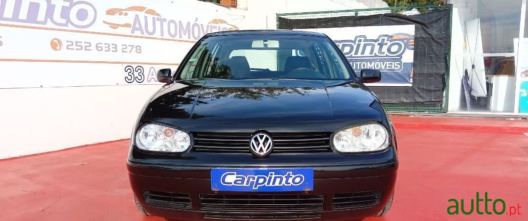 2003' Volkswagen Golf photo #2