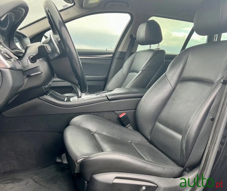 2015' BMW 520 photo #6