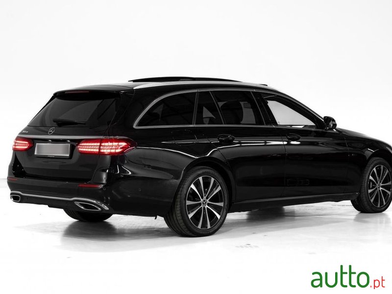 2021' Mercedes-Benz Classe E photo #2