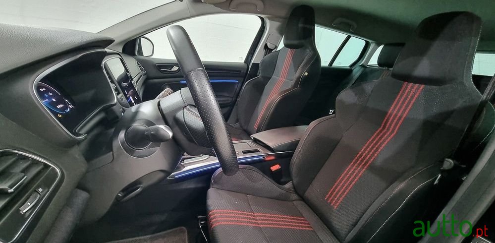2021' Renault Megane photo #4