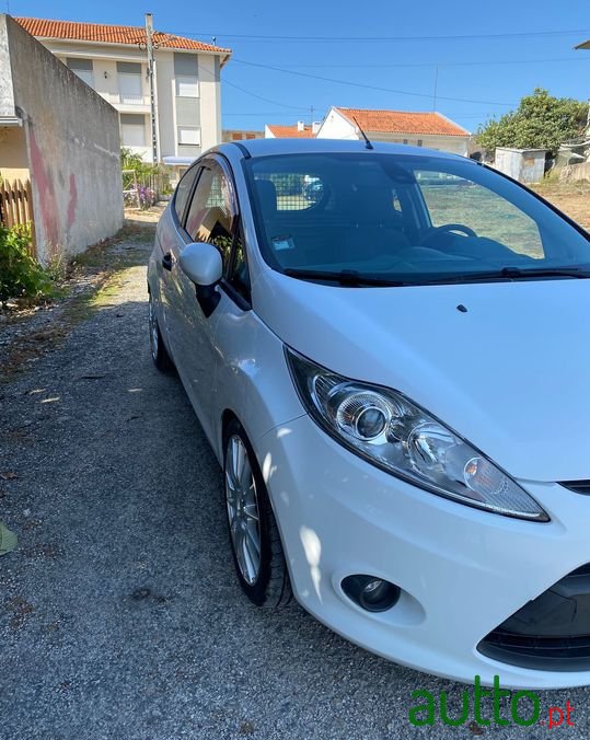 2010' Ford Fiesta photo #2