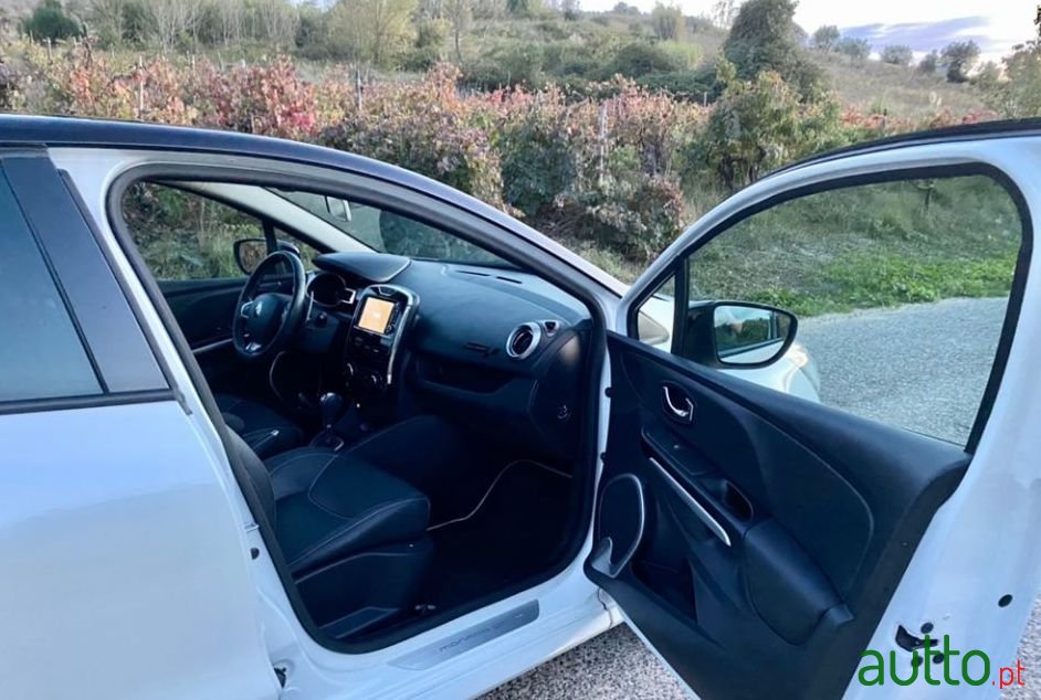 2015' Renault Clio photo #1