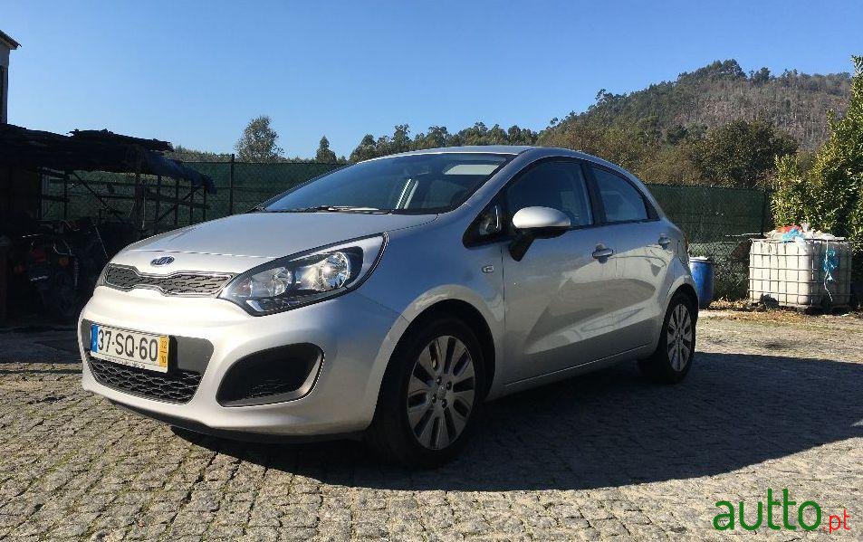 2012' Kia Rio photo #2