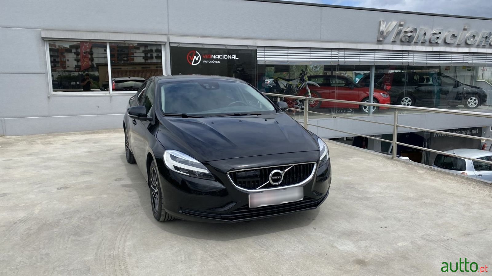 2017' Volvo V40 photo #2