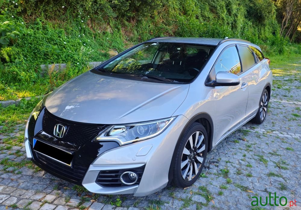 2016' Honda Civic Tourer photo #1