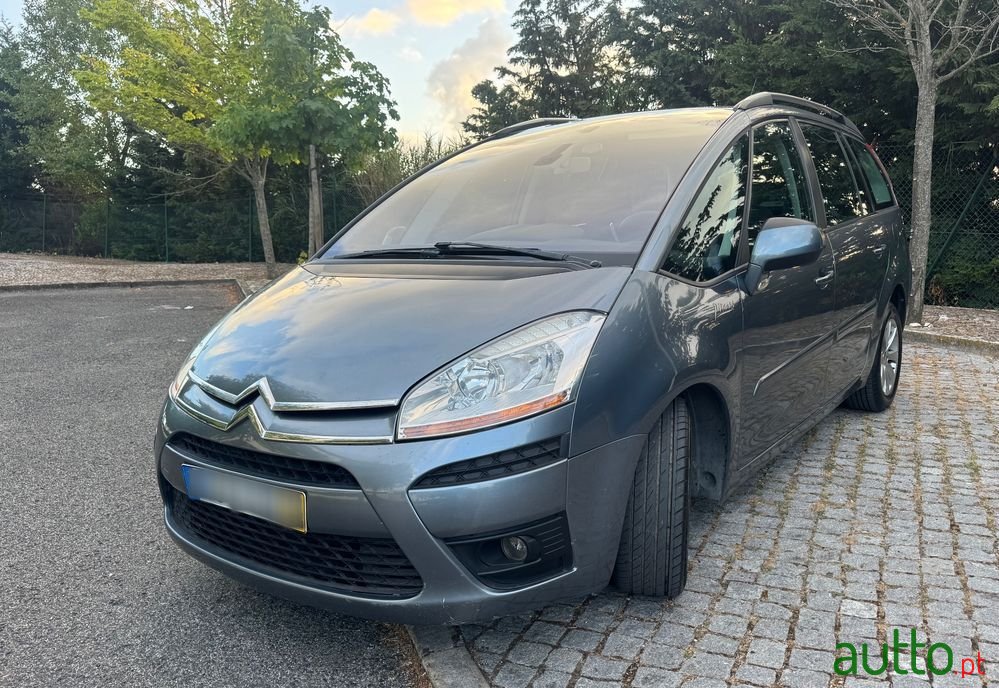 2011' Citroen C4 Grand Picasso photo #2