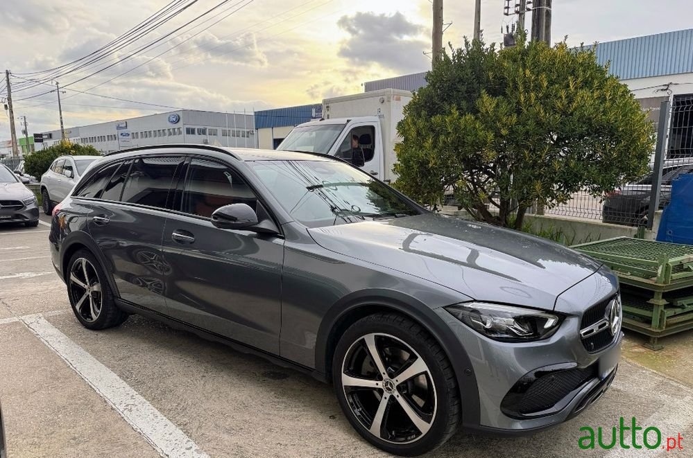 2022' Mercedes-Benz Classe C photo #1