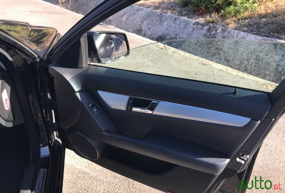 2010' Mercedes-Benz C 250 photo #2