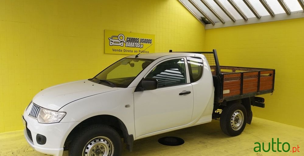 2010' Mitsubishi L200 photo #2