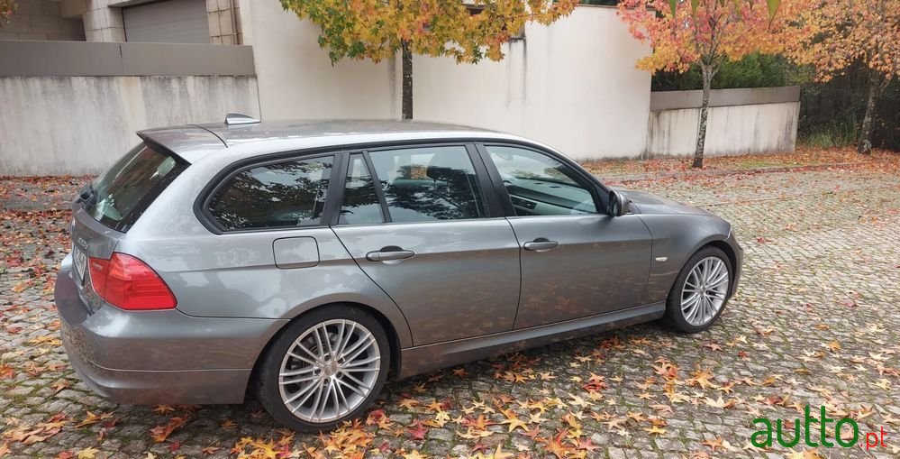 2010' BMW 320 D Touring Aut. photo #1