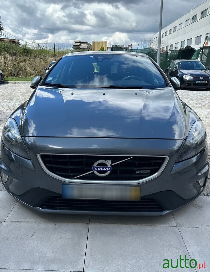 2013' Volvo V40 1.6 D2 R-Design photo #1