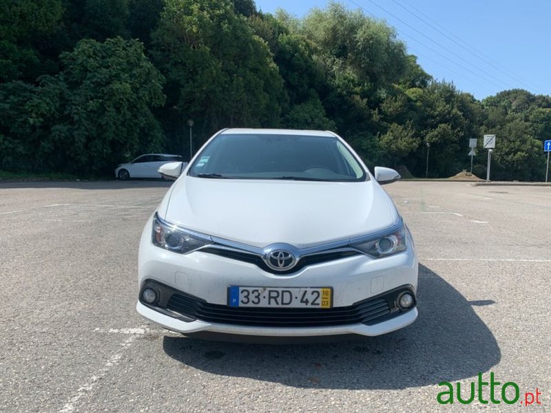 2016' Toyota Auris Sport photo #2