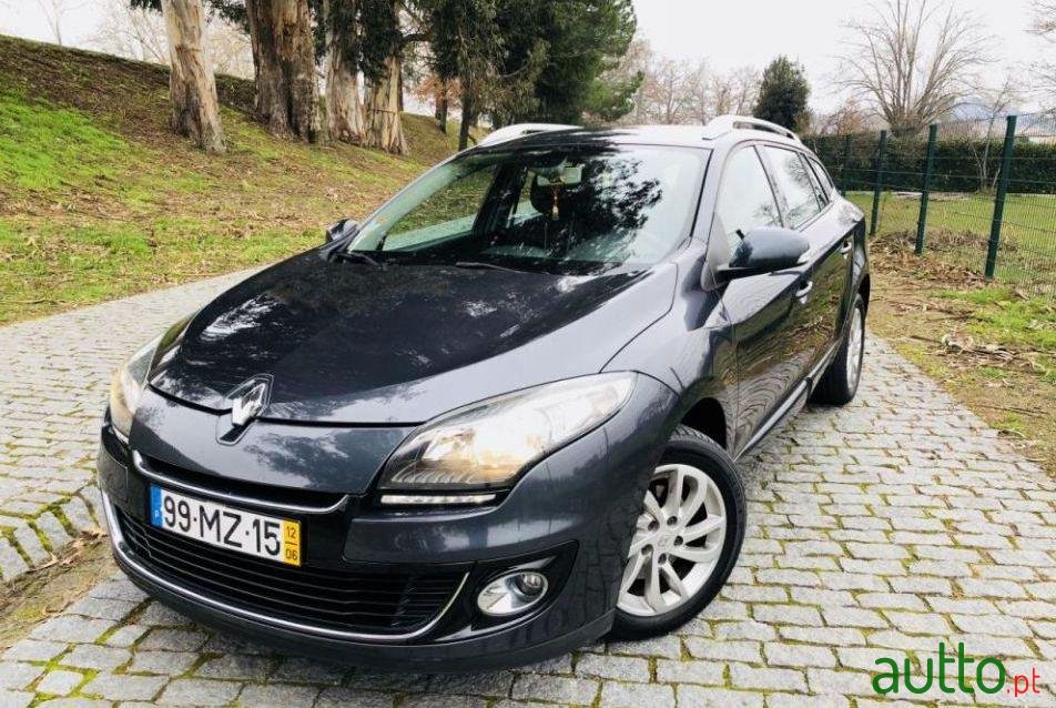 2012' Renault Megane Sport Tourer photo #1