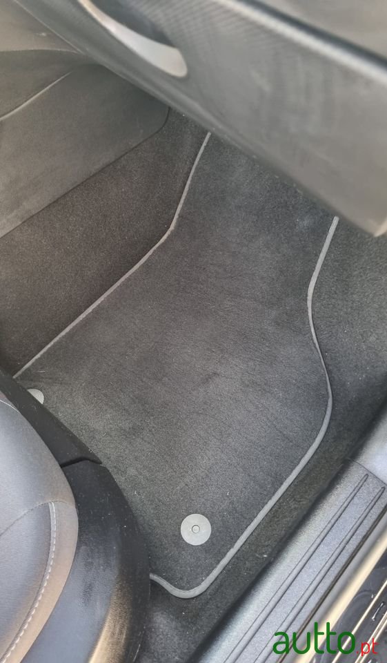 2012' SEAT Leon photo #5