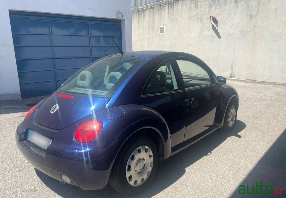 2002' Volkswagen New Beetle 1.4 photo #2