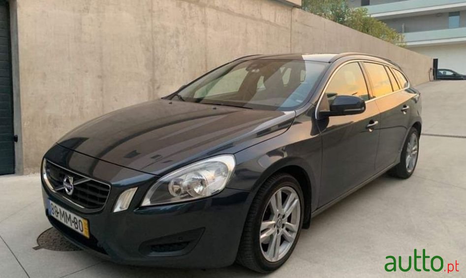2011' Volvo V60 Momentum photo #1