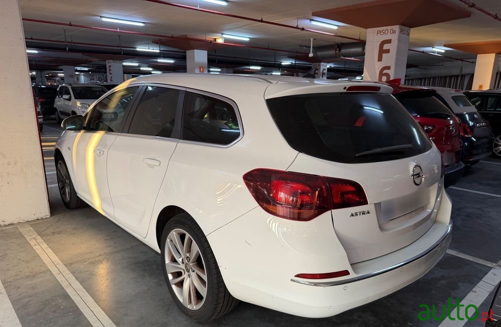 2014' Opel Astra Sports Tourer photo #3