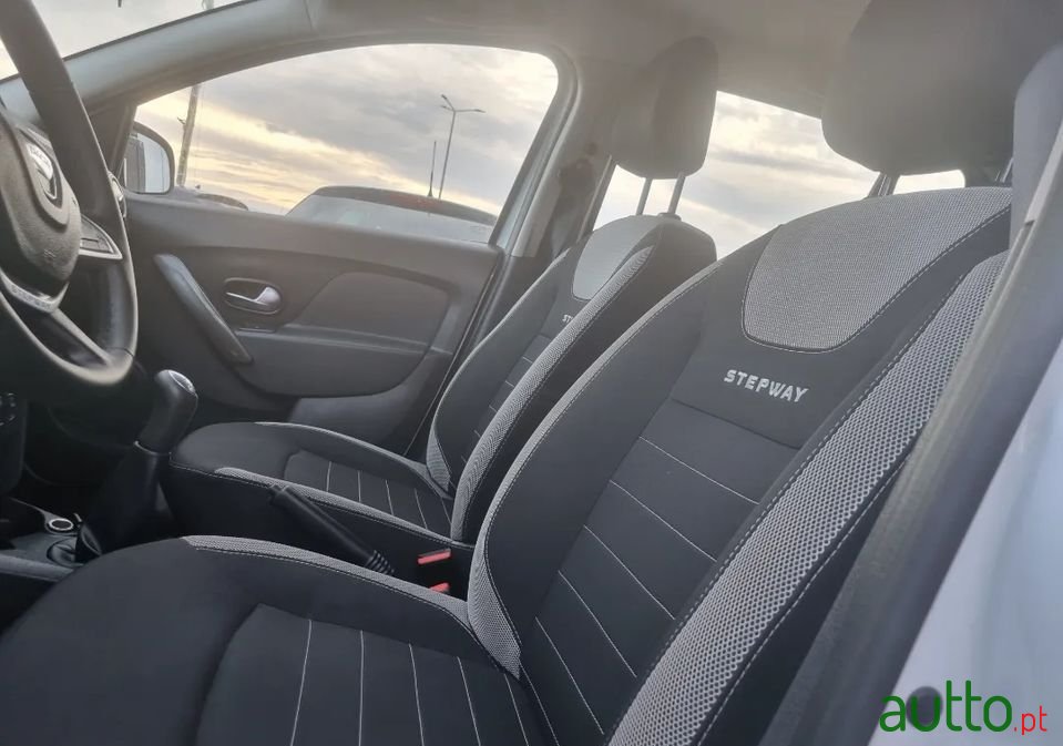 2020' Dacia Sandero photo #6