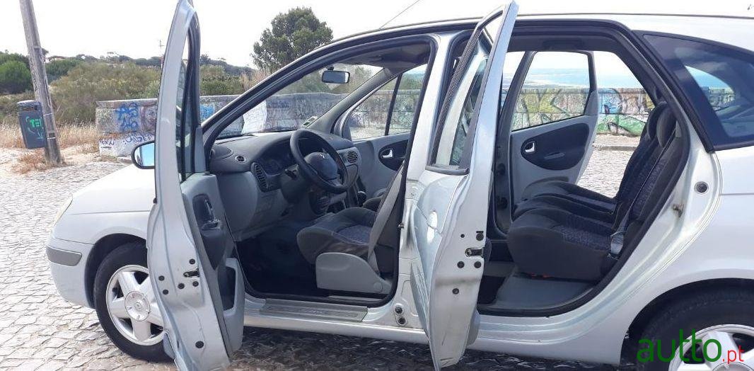 2003' Renault Scenic Dci photo #3