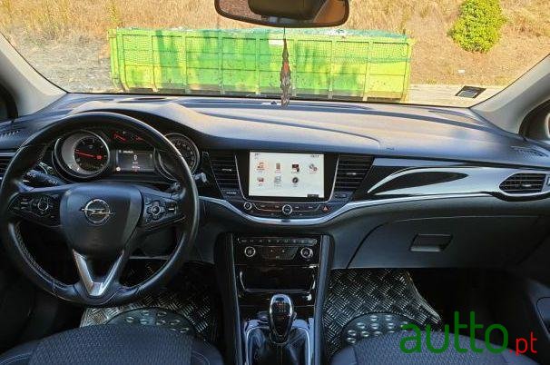 2015' Opel Astra photo #4