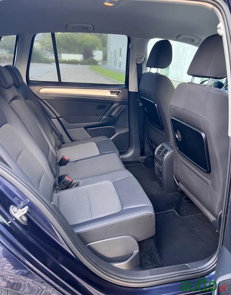 2015' Volkswagen Golf photo #6