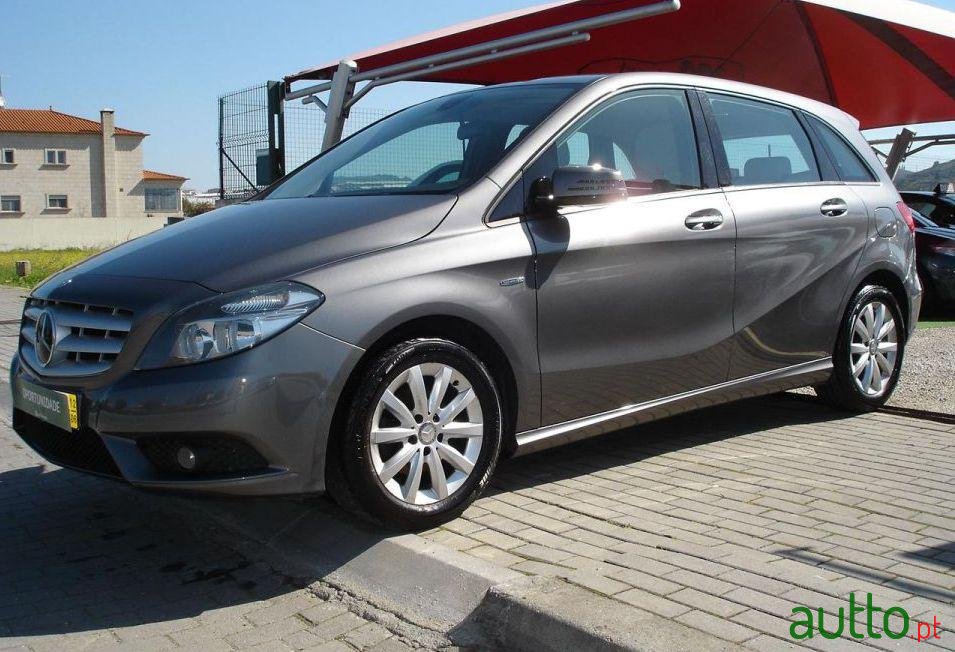 2012' Mercedes-Benz B-180 Cdi photo #1