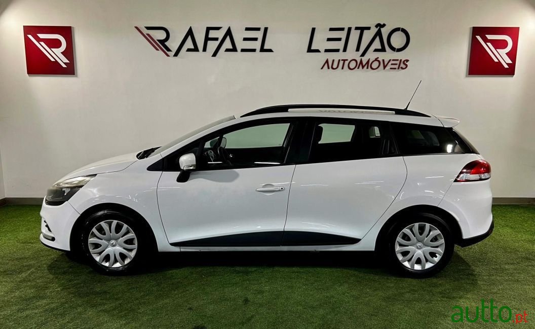 2017' Renault Clio Sport Tourer photo #2