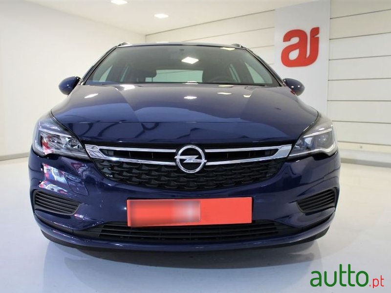 2018' Opel Astra Sports Tourer photo #2