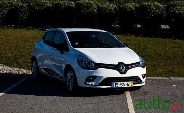 2017' Renault Clio 1.5 Dci Limited Edition photo #2