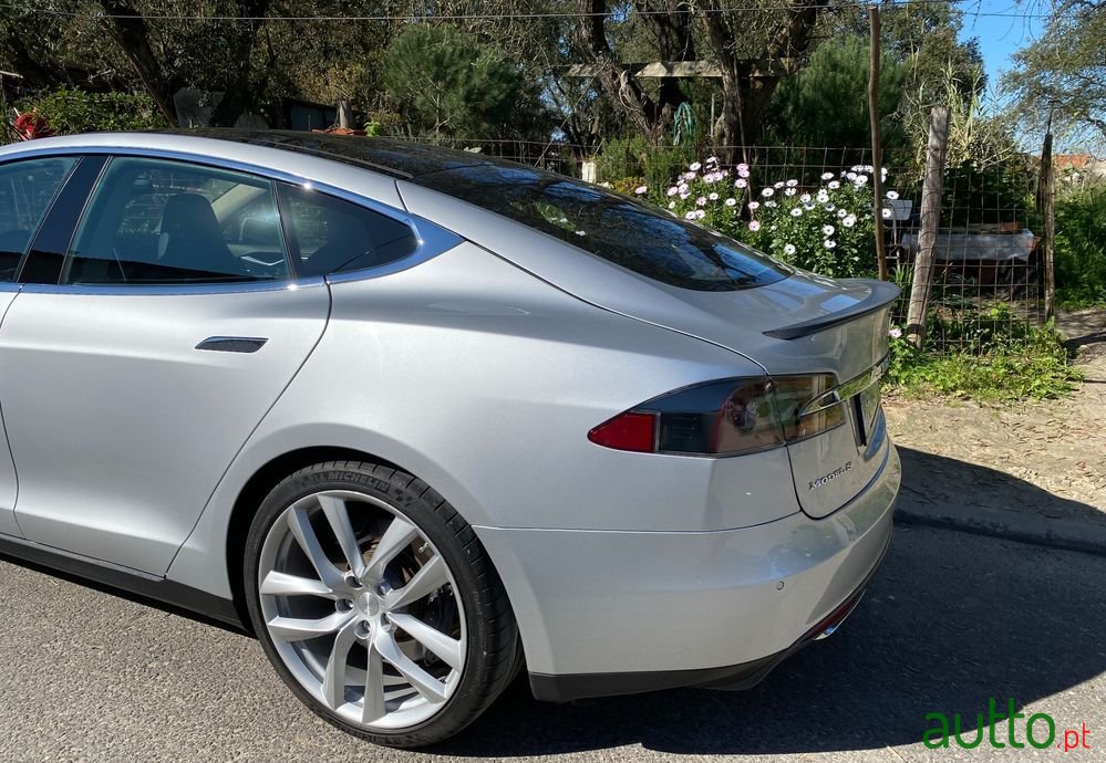 2013' Tesla Model S 85 Perfomance photo #3