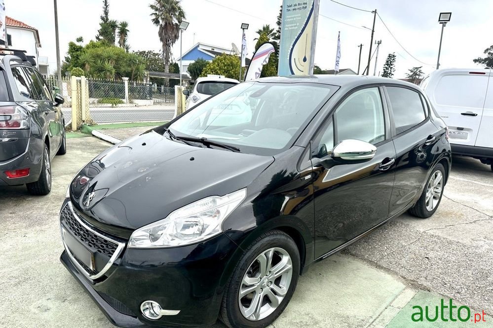 2015' Peugeot 208 1.2 Vti Allure photo #5