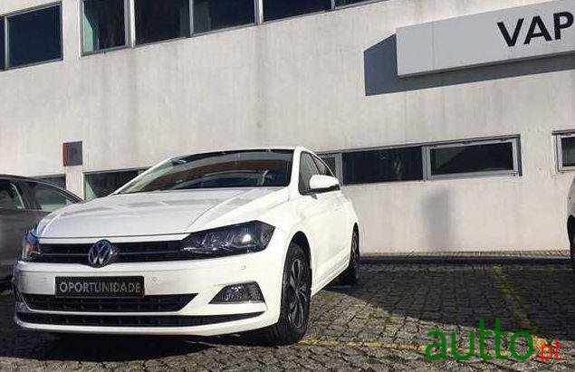 2017' Volkswagen Polo photo #1