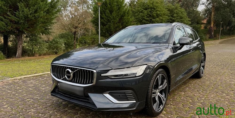 2020' Volvo V60 photo #2