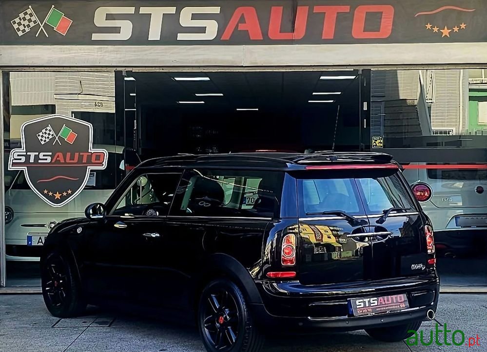 2011' MINI Clubman Cooper D photo #4