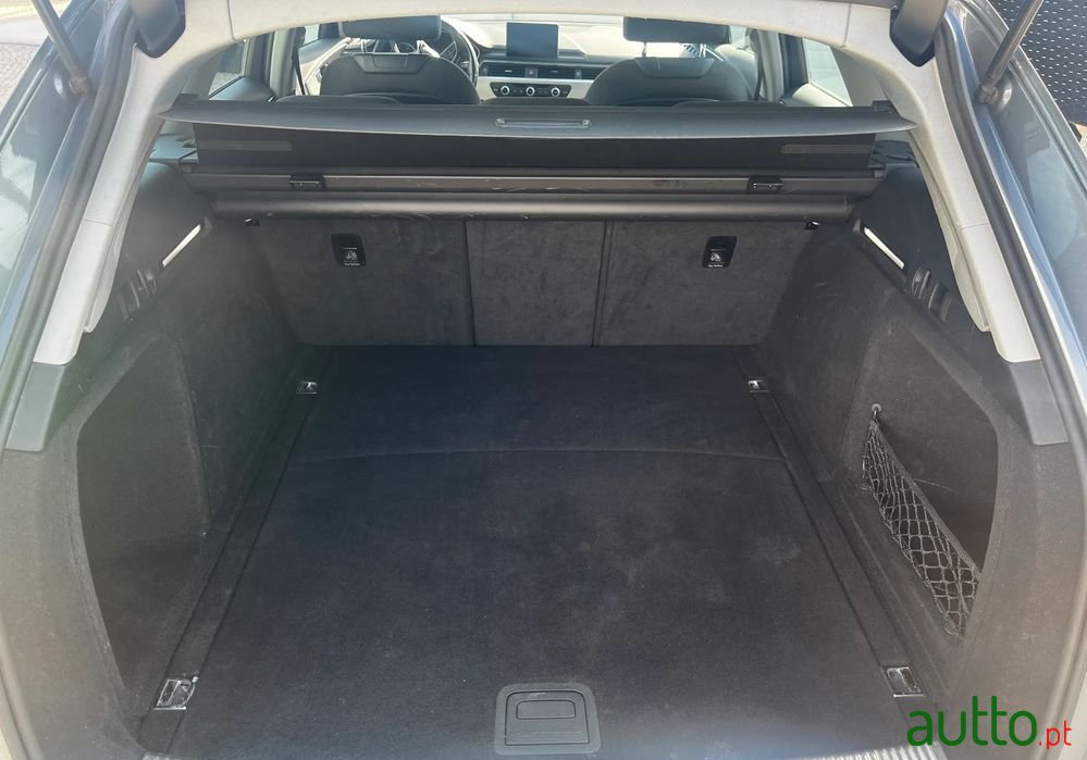 2016' Audi A4 Avant photo #2