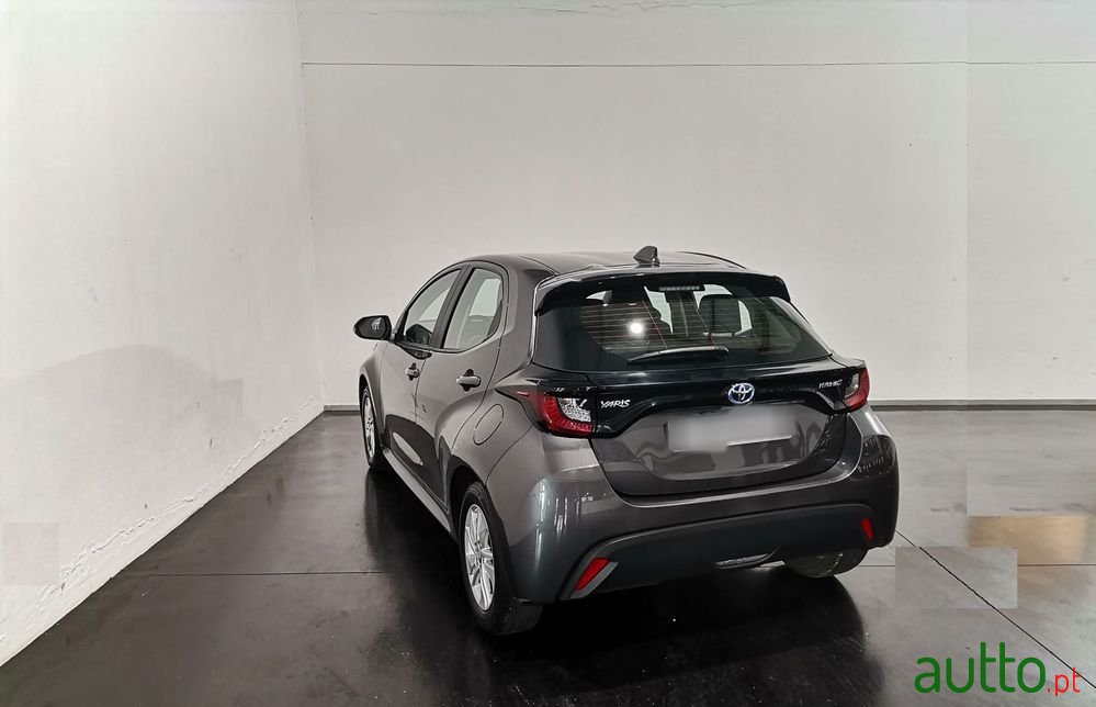 2022' Toyota Yaris photo #2
